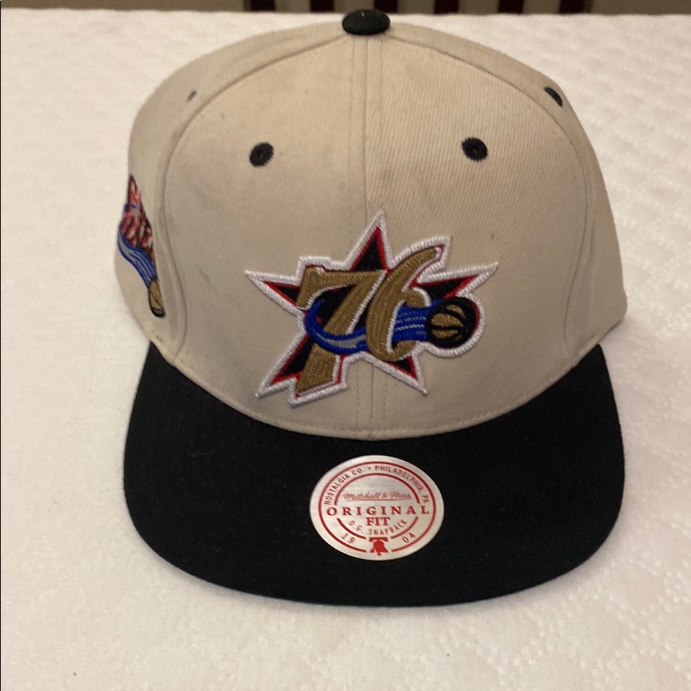 Mitchell & Ness Beige and Black 76ers Hat